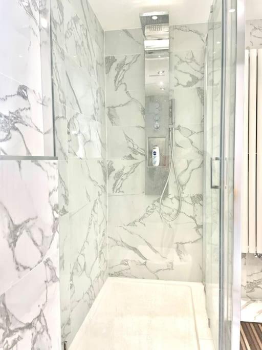Stunning 1 Bedroom And Double Sofa Bed Near Train Station Саутгемптон Екстер'єр фото