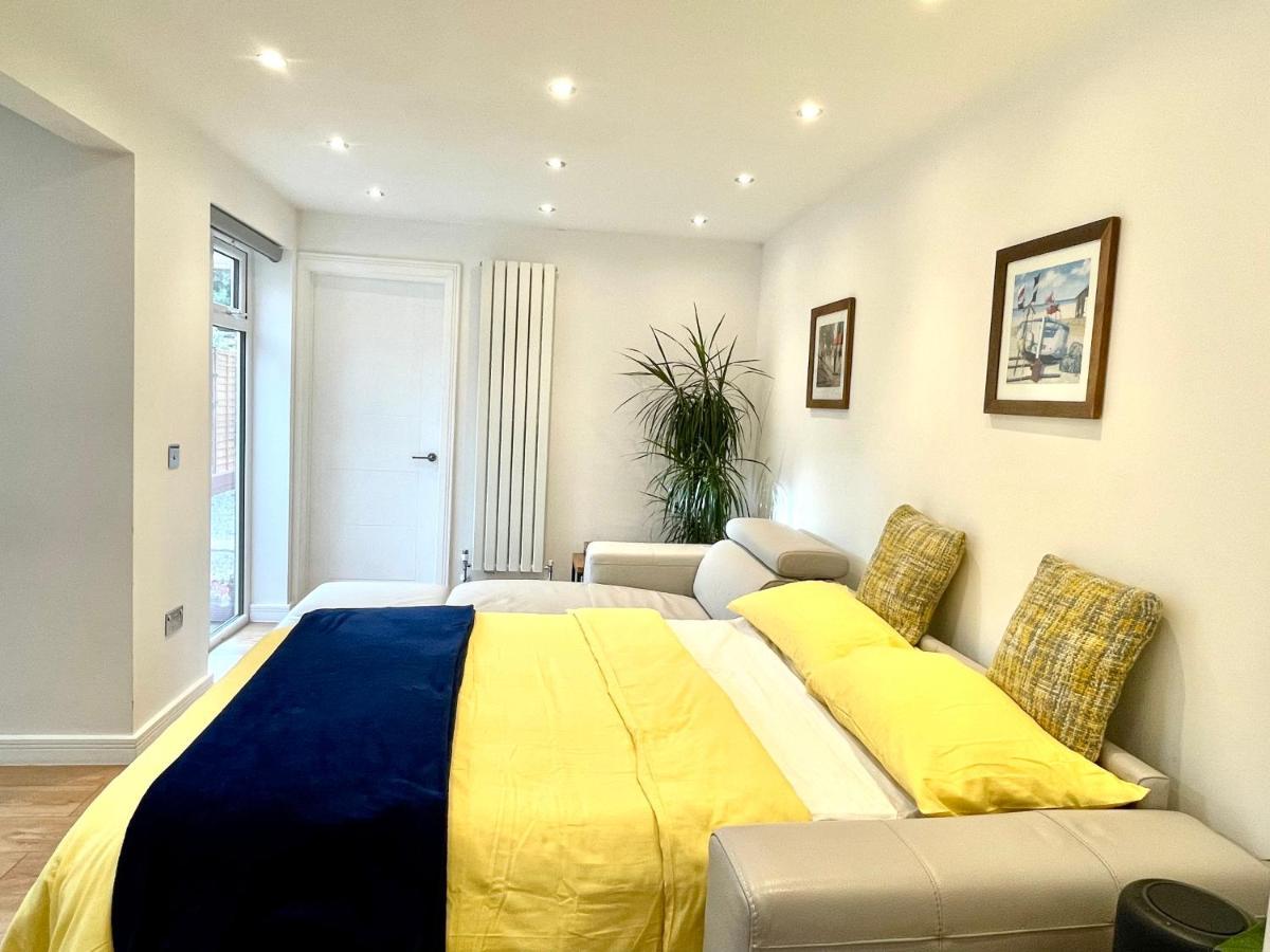 Stunning 1 Bedroom And Double Sofa Bed Near Train Station Саутгемптон Екстер'єр фото