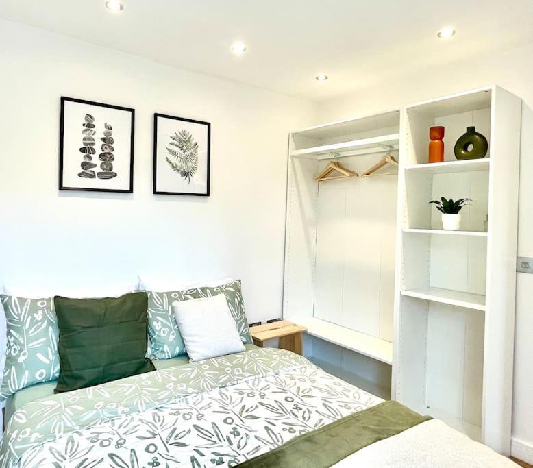 Stunning 1 Bedroom And Double Sofa Bed Near Train Station Саутгемптон Екстер'єр фото
